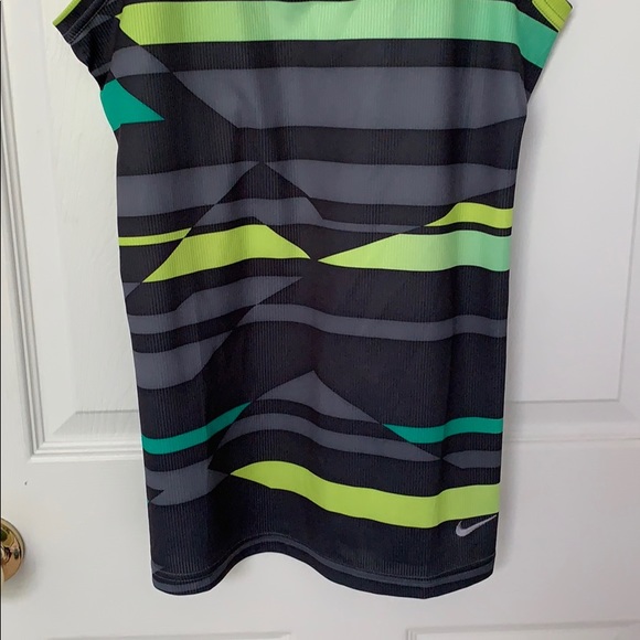 Nike Dri-Fit Tank Size Large - Picture 4 of 8